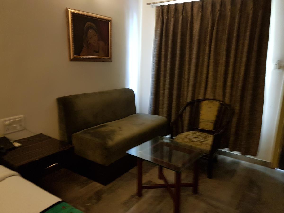 Hotel Karnavati Ābu Exteriör bild