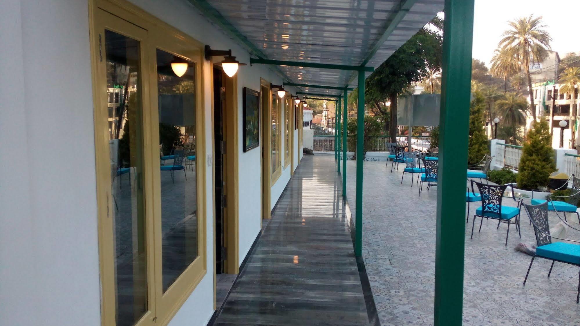Hotel Karnavati Ābu Exteriör bild